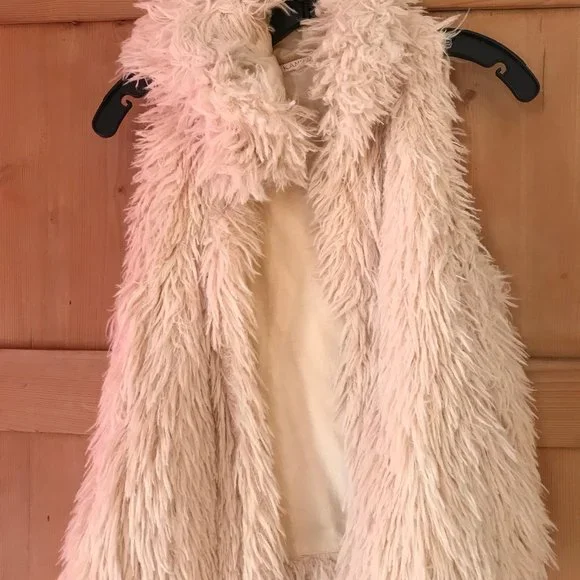 Faux fur white vest with hood in size M by Kanvas - Picture 2 of 7